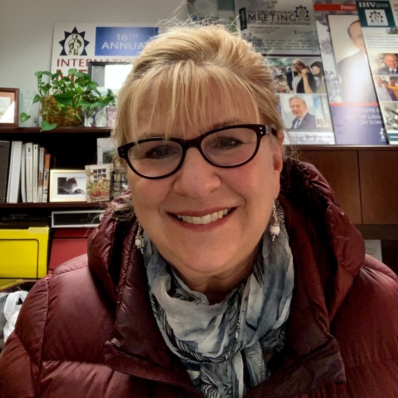 Meet your Posher, Debbie - Picture 2 of 4